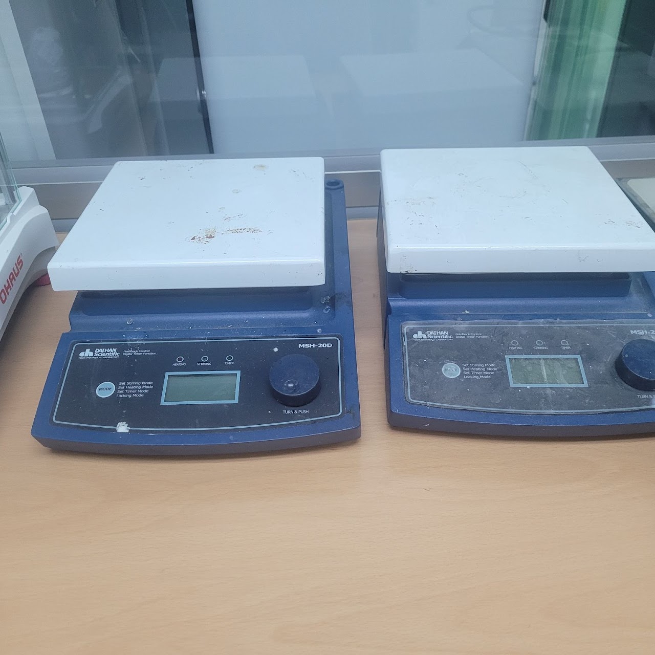 Hot plate & stirrer